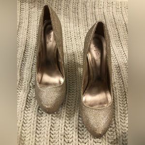 Size 8.5 gold sparkle heels, platform sole, 4inch heel